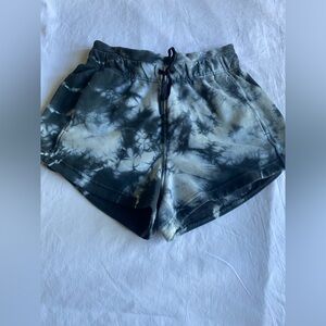 Lululemon Inner Glow Sweat Shorts Womens 6 Earth Stone Dark Gray Tie Dye Pull On